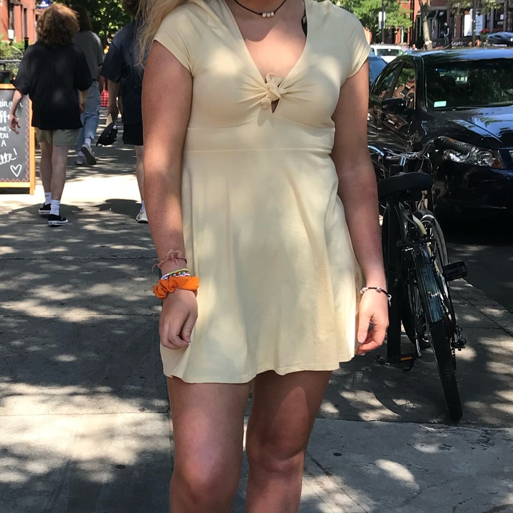 FOREVER 21 LIGHT YELLOW TIE FRONT DRESS